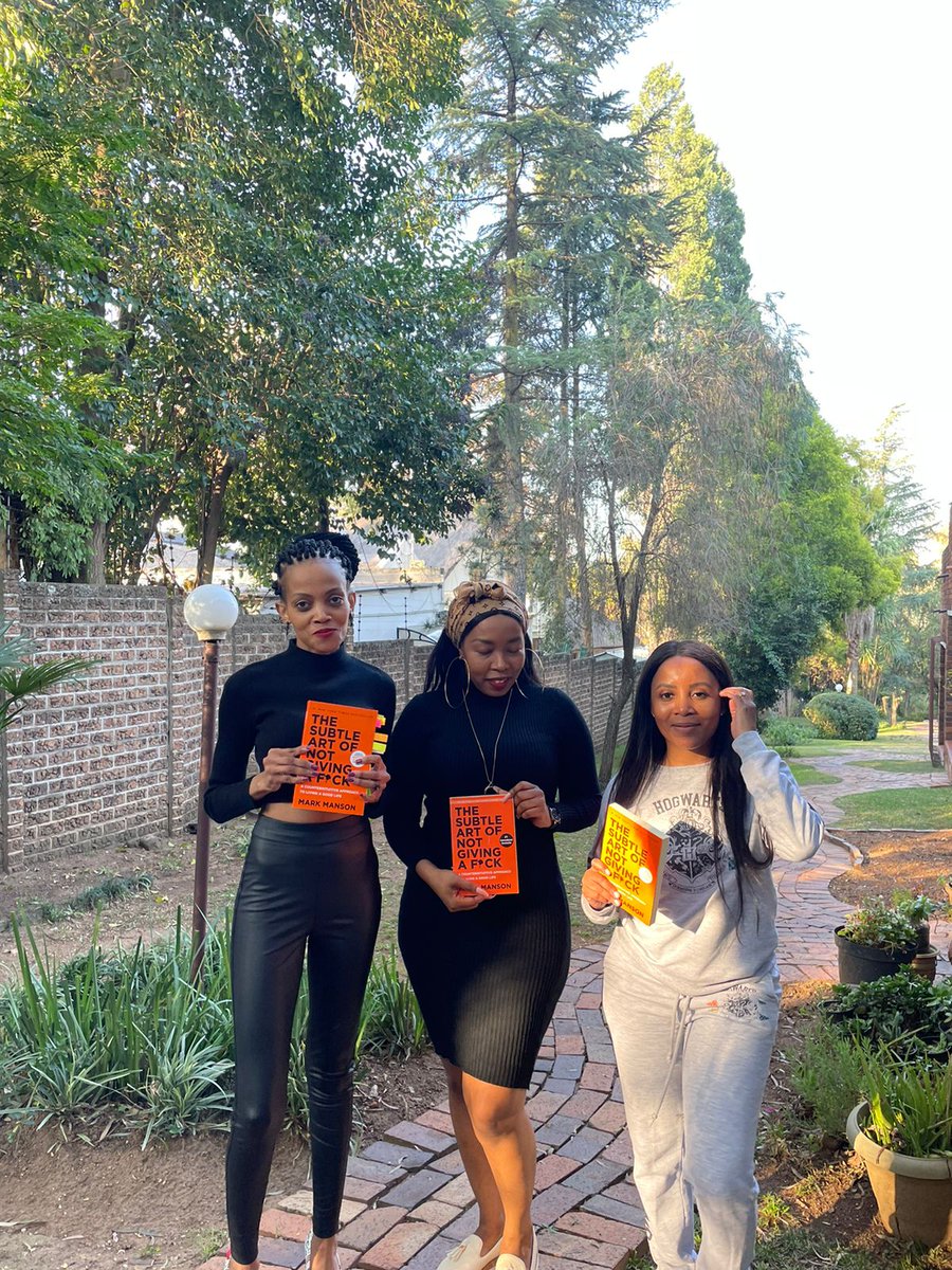 Tshego_Tebogo's tweet photo. #sundaymood #bookclubsunday #sundaytoday https://t.co/s4wiSysVtR