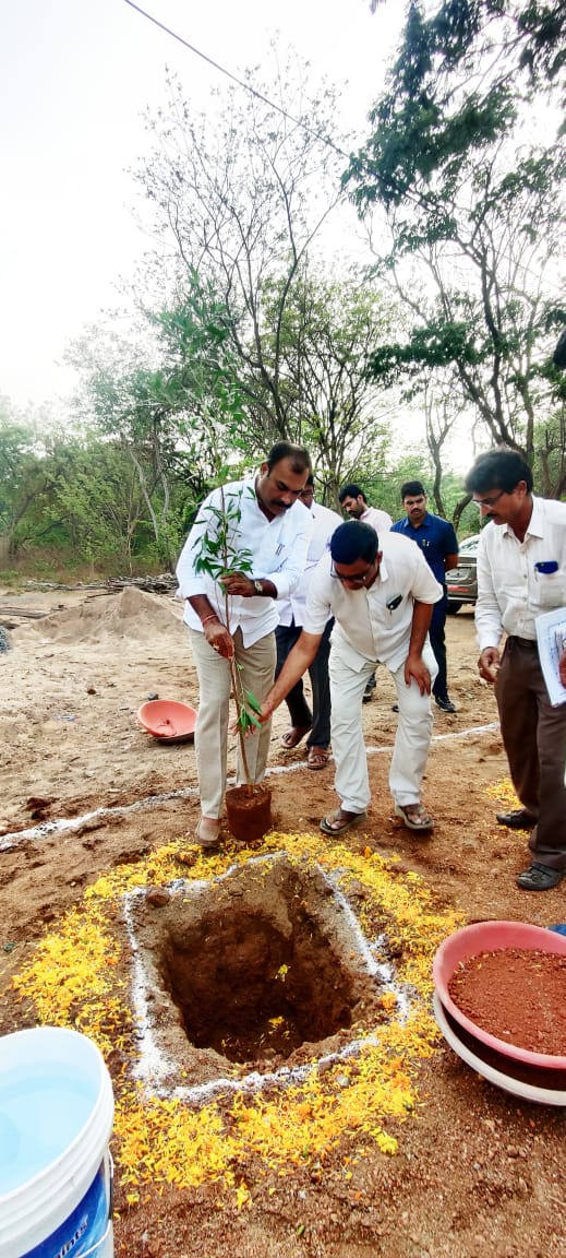 Planted Saplings at TSEWIDC executed  construction site of KHUB in Kakatiya University Premises at Warangal today along with EE Sri Narendar Reddy, DE, AE and other officials 
#GreenIndiaChallenge
#Harithahaaram