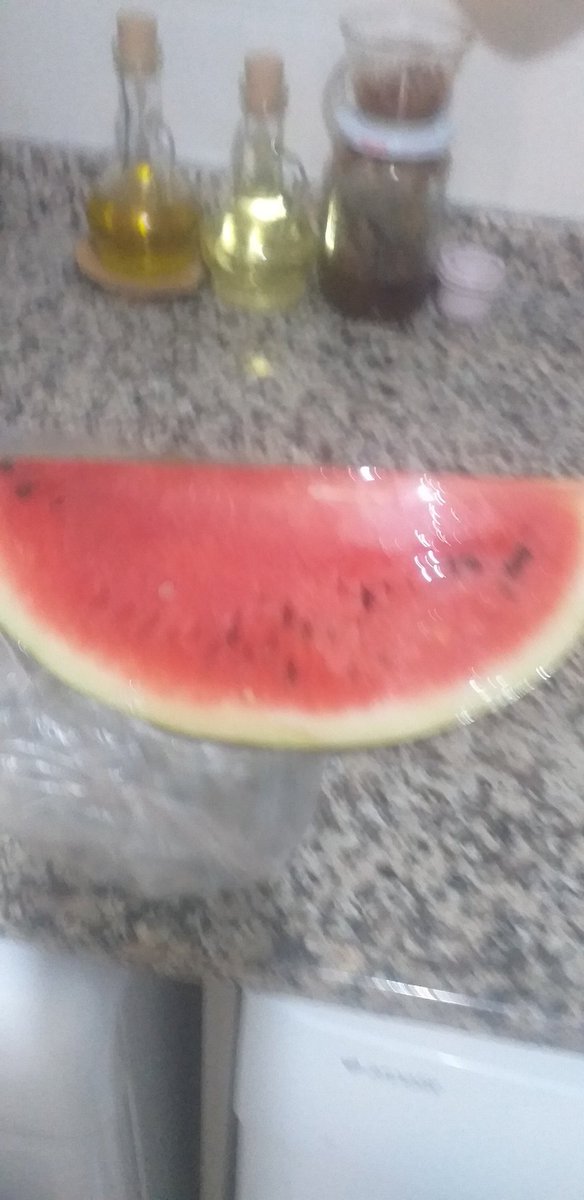 #akşama 
Yaaa bu zenginlik başa belâ be.çok şükür ceyrek altını aldik n.altını .
Olum çeyrek karpuzu aldık 🤣🤣🤣🤣