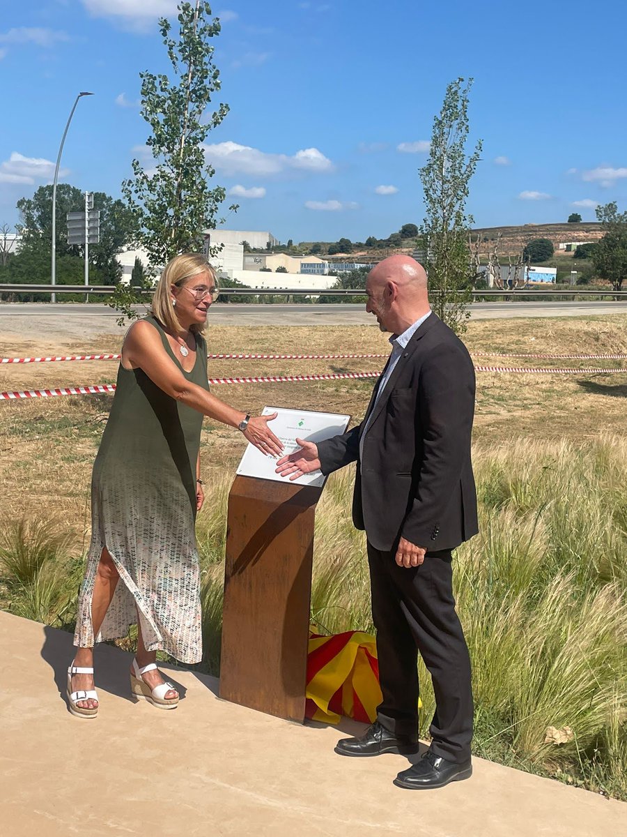 DavidAgust1's tweet photo. Avui a la inauguració del parc fluvial de #VilanovadelVallès amb l'alcaldessa Yolanda Lorenzo i la regidora @SomozaBlanco.Gran inciativa mediambiental que ajuda als veïns i veïnes a viure la ciutat amb molta més qualitat de vida. El @govern al costat #MónLocal i de les persones. https://t.co/7UZ5mIWSaa