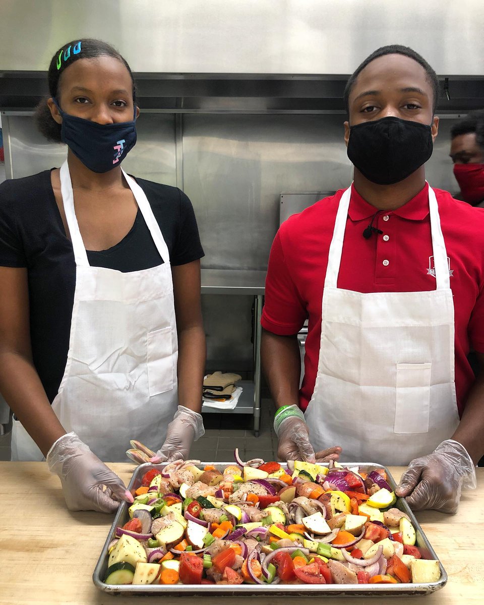 ImaginEnglewood's tweet photo. Imagine Englewood if...you join our #iTribe! 🌟
This is #WhoWeAre.
Head to https://t.co/PRyTFqVldZ to see how you can get involved today!
#ImagineEnglewoodIf #Volunteering #WeGrow #Chicago #EnglewoodRising https://t.co/K688rZS6sB