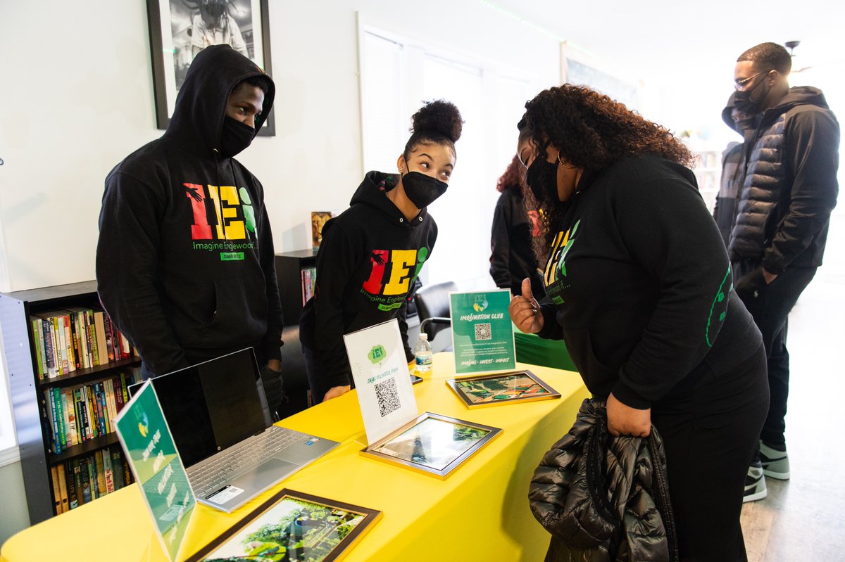ImaginEnglewood's tweet photo. Imagine Englewood if...you join our #iTribe! 🌟
This is #WhoWeAre.
Head to https://t.co/PRyTFqVldZ to see how you can get involved today!
#ImagineEnglewoodIf #Volunteering #WeGrow #Chicago #EnglewoodRising https://t.co/K688rZS6sB