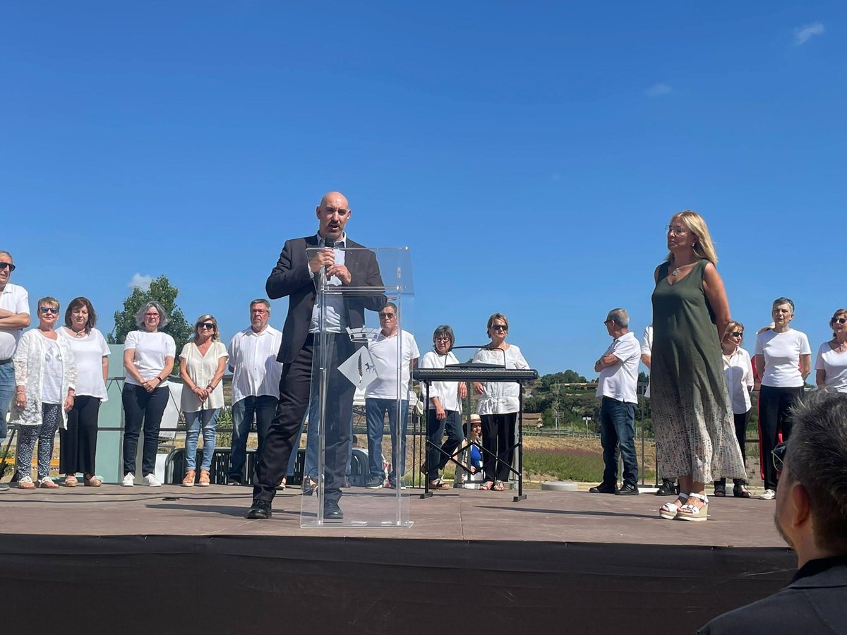 DavidAgust1's tweet photo. Avui a la inauguració del parc fluvial de #VilanovadelVallès amb l'alcaldessa Yolanda Lorenzo i la regidora @SomozaBlanco.Gran inciativa mediambiental que ajuda als veïns i veïnes a viure la ciutat amb molta més qualitat de vida. El @govern al costat #MónLocal i de les persones. https://t.co/7UZ5mIWSaa
