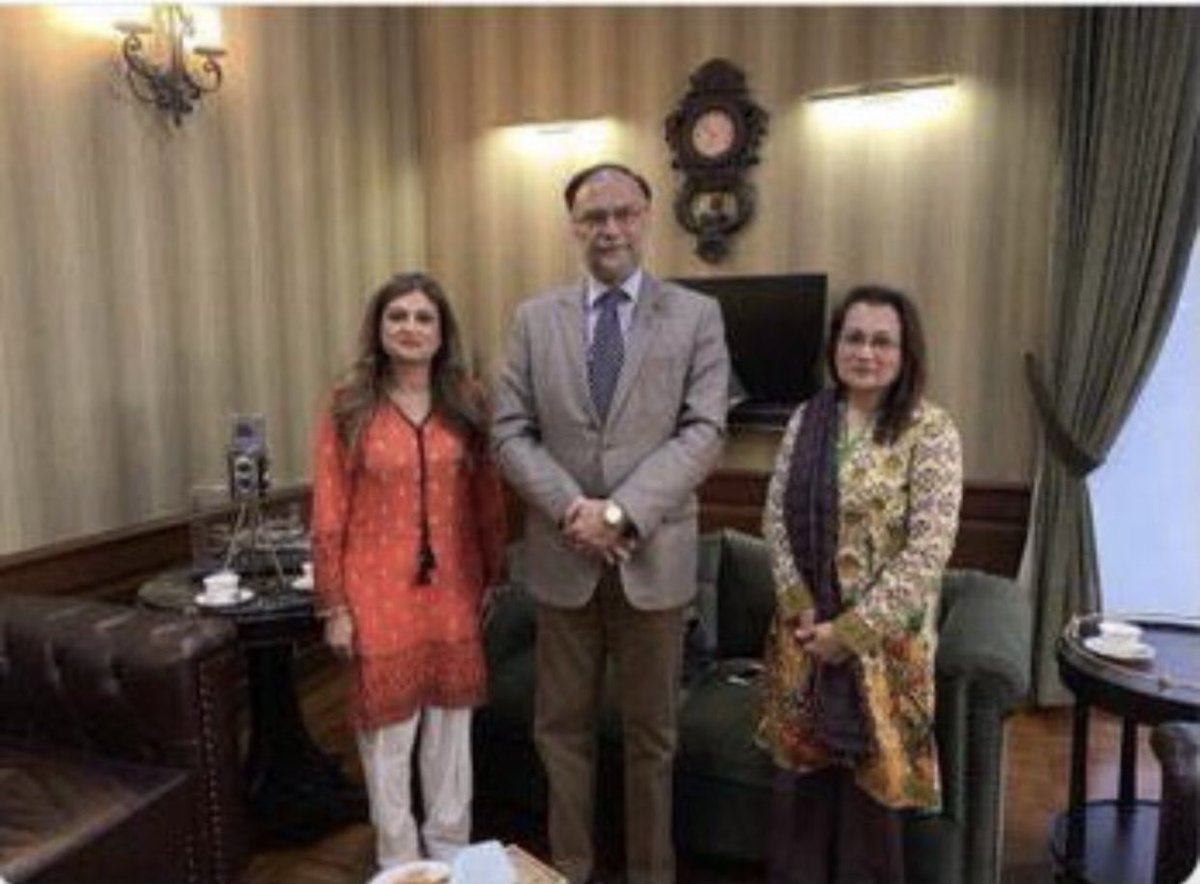MirMAKOfficial's tweet photo. The Lady who led the Pakistani delegation to Israel 

1. With Maryam Nawaz 

2. With Israeli President 

3. With Ehsan Iqbal. 

CASE CLOSED. https://t.co/9UGFMwmTSt
