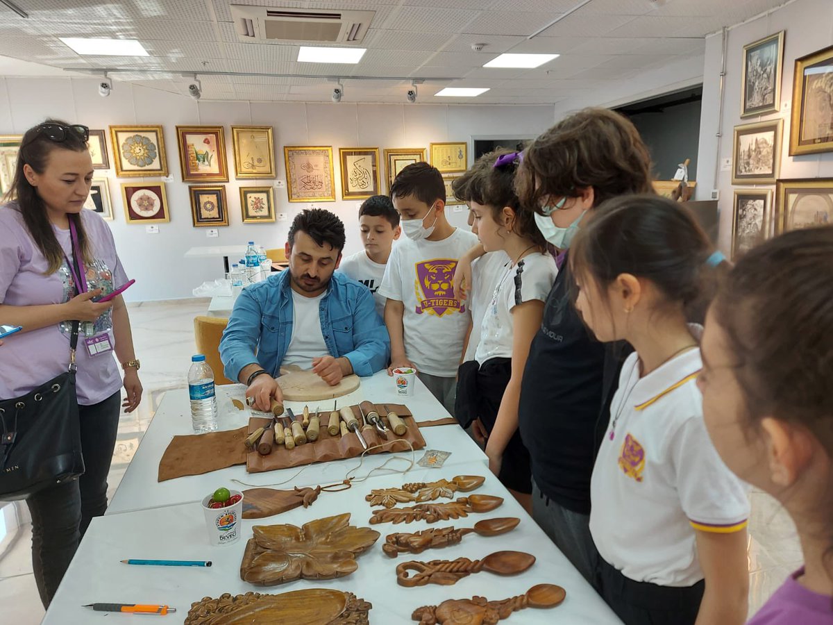 emlocak's tweet photo. OMÜ Güzel Sanatlar, Atakum Belediyesi ve Uğur Okulları destekleriyle “Bağımsızlığa Geçilen Eşik Samsun” karma sergisi açılışı yapıldı. Türkiye’nin dört bir yanından 44 sanatçının katıldığı sergide 110 adet eser sergilendi.@nilcicek @ardaergez @endergur55 @primitif2755 https://t.co/PPO0EKS428