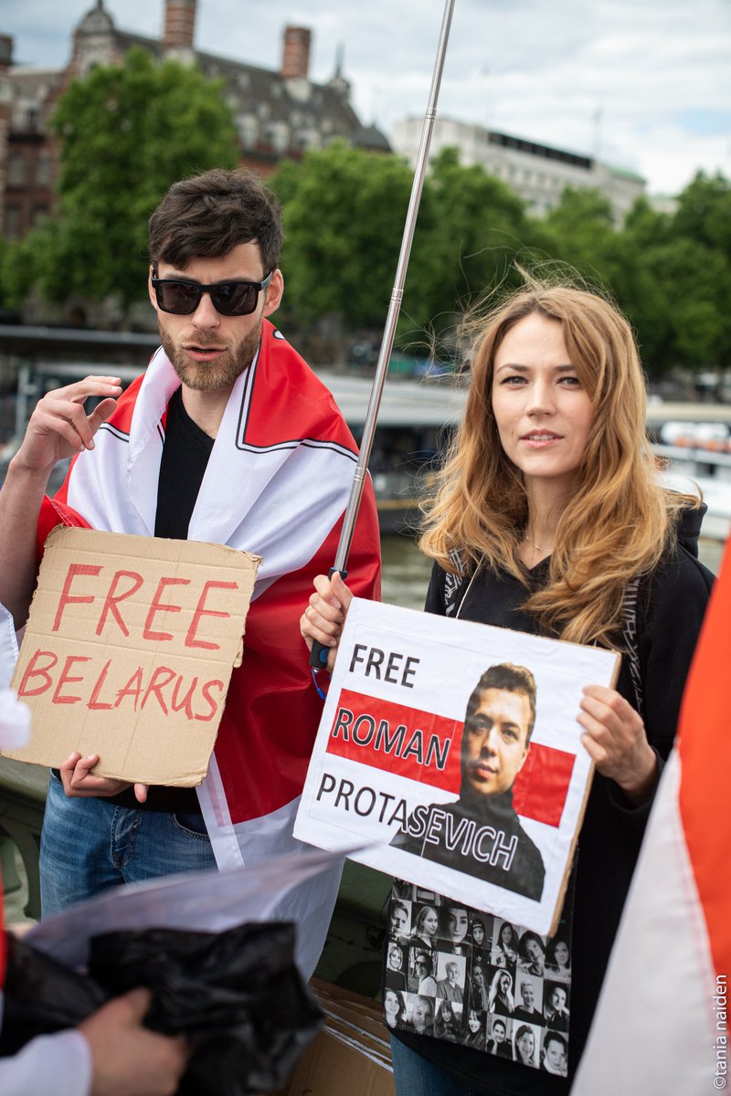 belarusinuk's tweet photo. More photos from solidarity chain with Belarusian political prisoners. 
More on ways to help: https://t.co/l3FUY6Inpy
#SupportBelarus #BelarusFeedom #freepoliticalprisoners #freedom #stopdictatorship #togetherwewillwin https://t.co/fBER4HoHTI