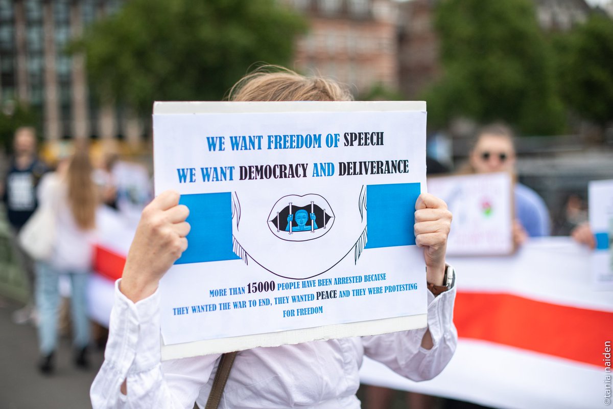 belarusinuk's tweet photo. More photos from solidarity chain with Belarusian political prisoners. 
More on ways to help: https://t.co/l3FUY6Inpy

#SupportBelarus #BelarusFeedom #freepoliticalprisoners #freedom #stopdictatorship #togetherwewillwin https://t.co/GWVXU7l6R7