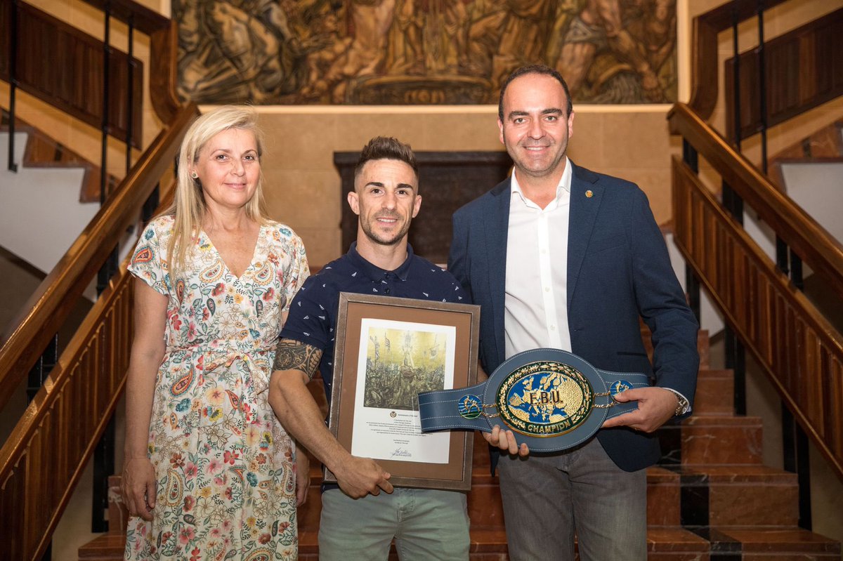 🥊 Nuestro campeón europeo del peso mosca.

Espectacular lo de nuestro villarrealense. ¡Enhorabuena campeón!