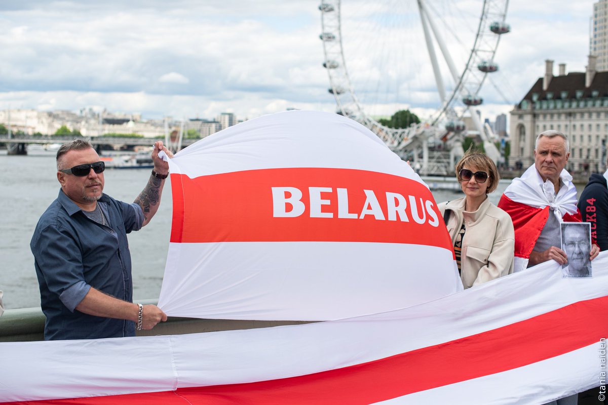 belarusinuk's tweet photo. More photos from solidarity chain with Belarusian political prisoners. 

More on ways to help: https://t.co/l3FUY6Inpy
#SupportBelarus #BelarusFeedom #freepoliticalprisoners #freedom #stopdictatorship #togetherwewillwin https://t.co/elsMn7weWx