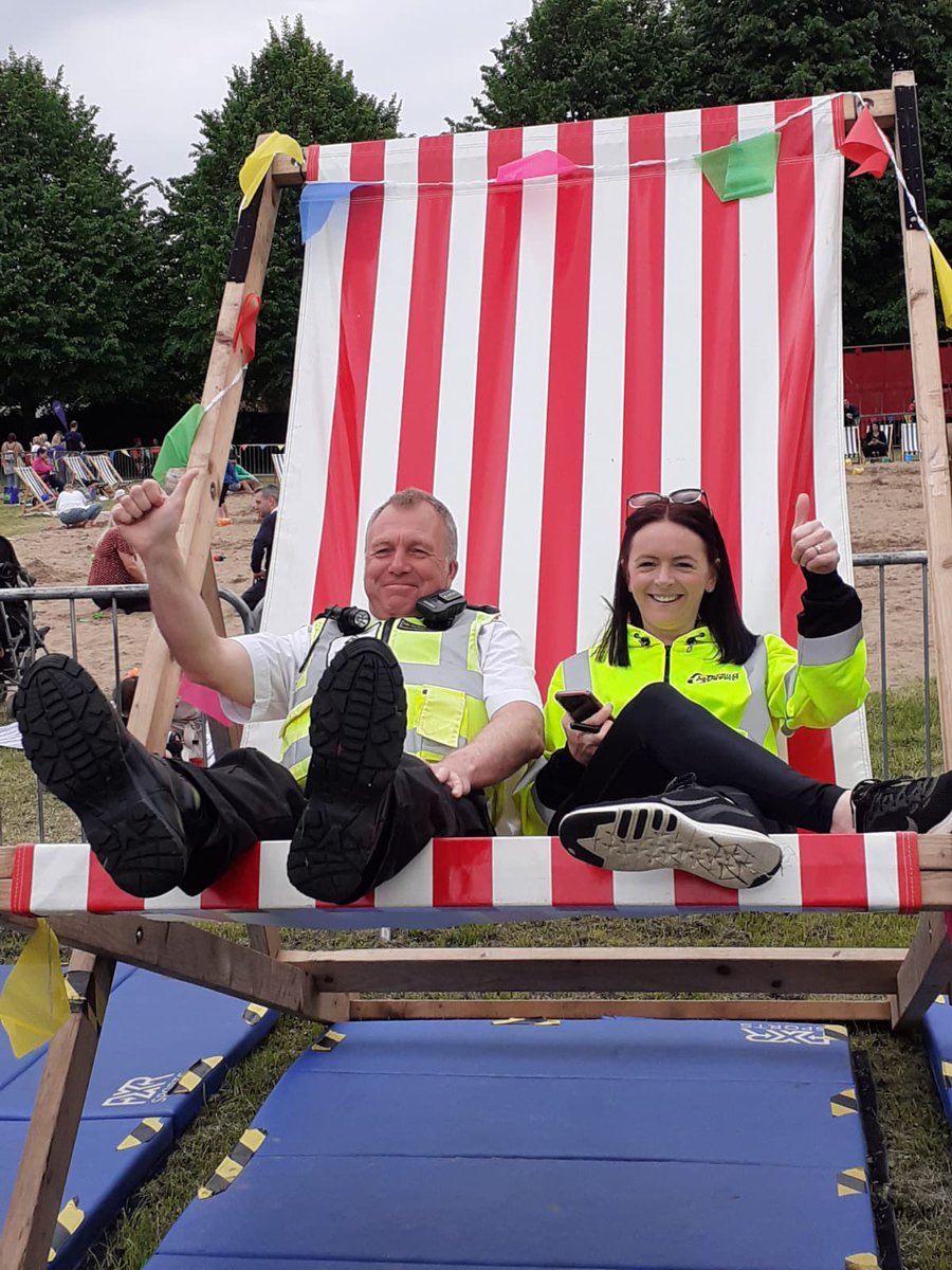 SaferCaerphilly's tweet image. Community Safety Wardens have had a great weekend assisting with #RiscaBeachParty #PartnershipWorking