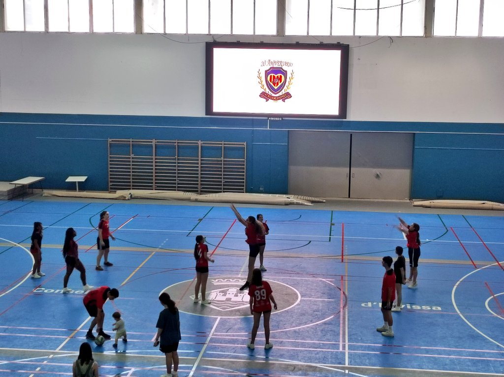 elelopez77's tweet photo. Moltes felicitats al Cor Pitius per aquests 20 anys de voleibol, 20 anys de feina incansable per mantenir una cantera que no deixa de crèixer. Per molts anys!! 
#EivissaEsportiva https://t.co/Gm956oLXiW
