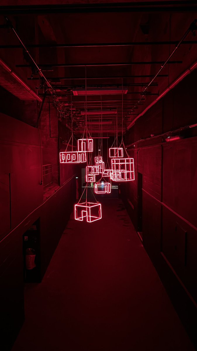 Guillaume_Rx's tweet photo. #Hypernuit - quand le @fracmeca et le @CAPCmusee unissent leurs collections à la @Basesousmarine https://t.co/8LAfKu897x