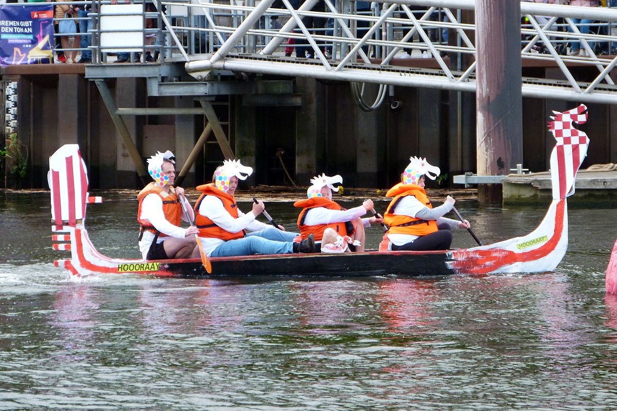 Olaf_HB's tweet photo. hier ist schon mal der nächste schwung von 4 #fotos, welche mein kollege kevin & ich bei der gestrigen #pappbootregatta im #vegesacker #hafen gemacht haben... ;-) viel #spaß damit! :-) https://t.co/ouzlhuSUVi
