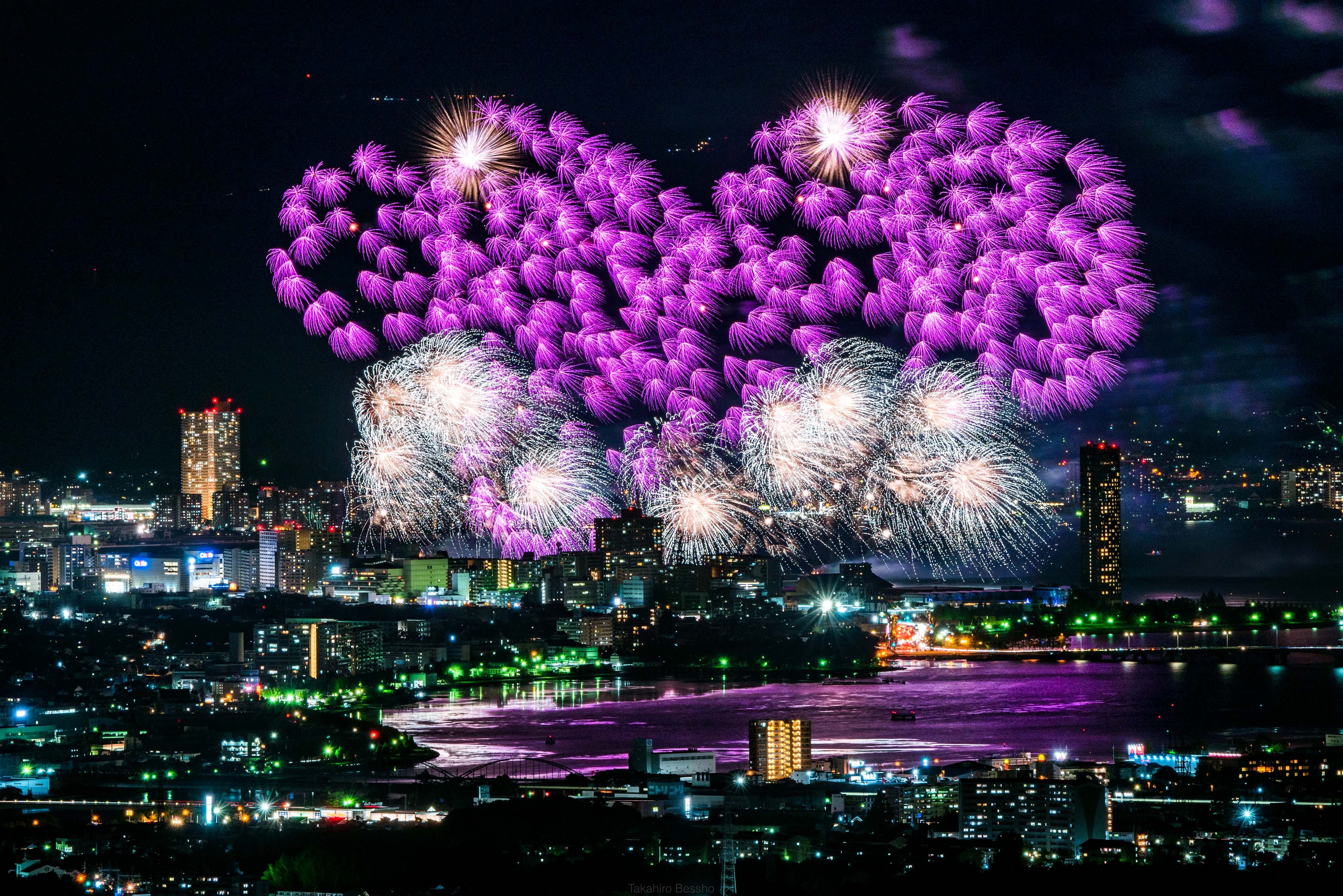 تويتر 別所隆弘 Takahiro Bessho على تويتر 今年は中止が決まってる地元の琵琶湖花火大会だけど 僕にとってはやはり 世界で一番美しい花火なんです だから毎年 違う場所を探して撮るのが僕のライフワークの一つなんですよね 来年の再開を願って T Co