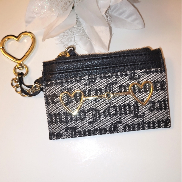 ShopZOOMnow's tweet photo. So good I had to share! Check out all the items I'm loving on @Poshmarkapp #poshmark #fashion #style #shopmycloset #betseyjohnson #juicycouture: https://t.co/NkRMFOGFFj https://t.co/LD7B2GH4WD