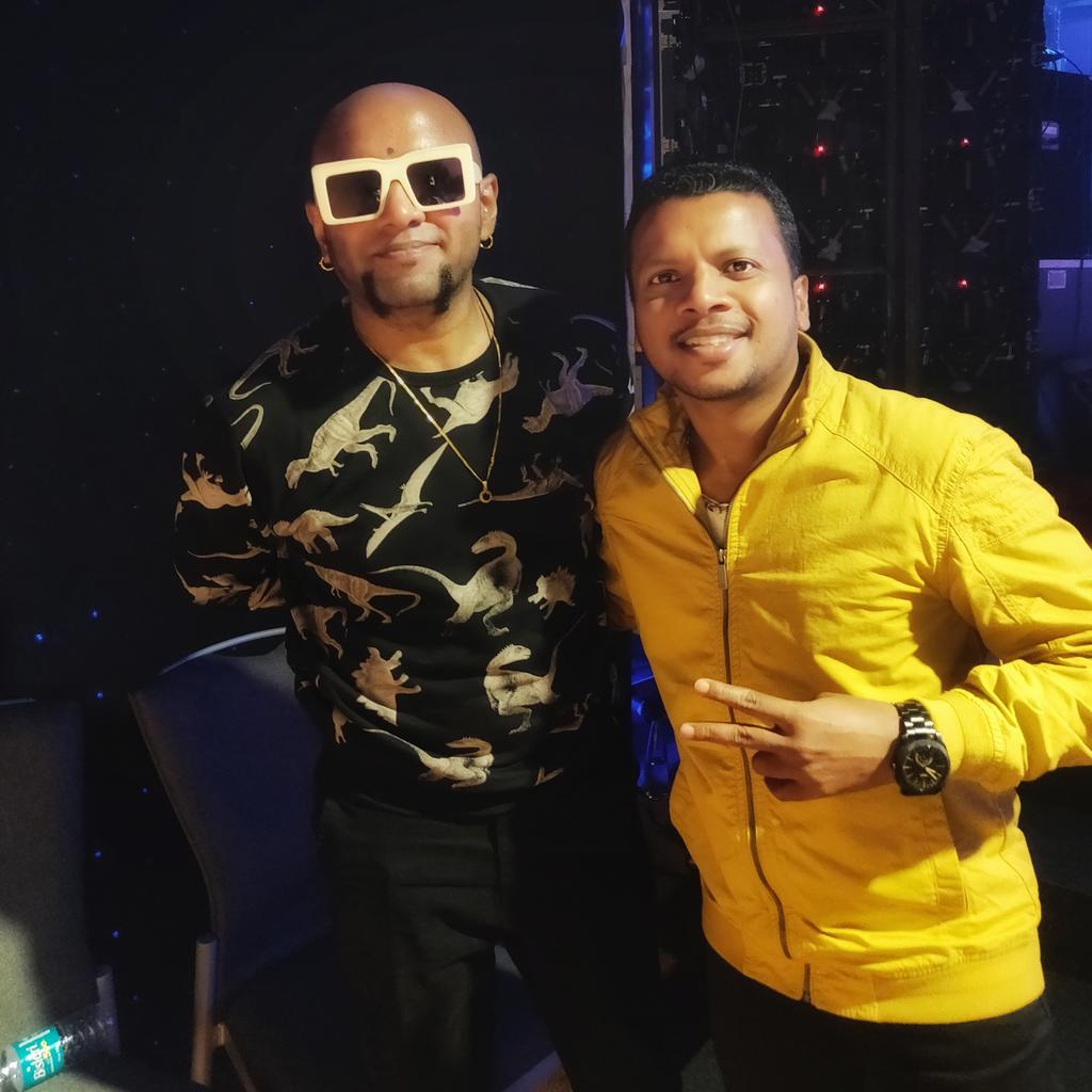 whatis3d's tweet photo. Such a pleasure to share the stage with you @Benny_Dayal. Thank you for the pic ❤️

@AlilaDiwaGoa #HdfcBank #CorporateEvent #Goa #HDFC https://t.co/jppmcneM0h