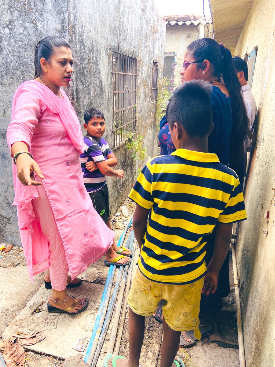 AnkitaPatil6780's tweet photo. प्रभागातील कोकणरत्न परिसरातील गटारसफाई तसेच नालेसफाईची पाहणी करून कर्मचार्यांना आवश्यक त्या सूचना दिल्या.
#responsibility #wardwork #thanemahanagarpalika #TMC https://t.co/6DJ2olJChs