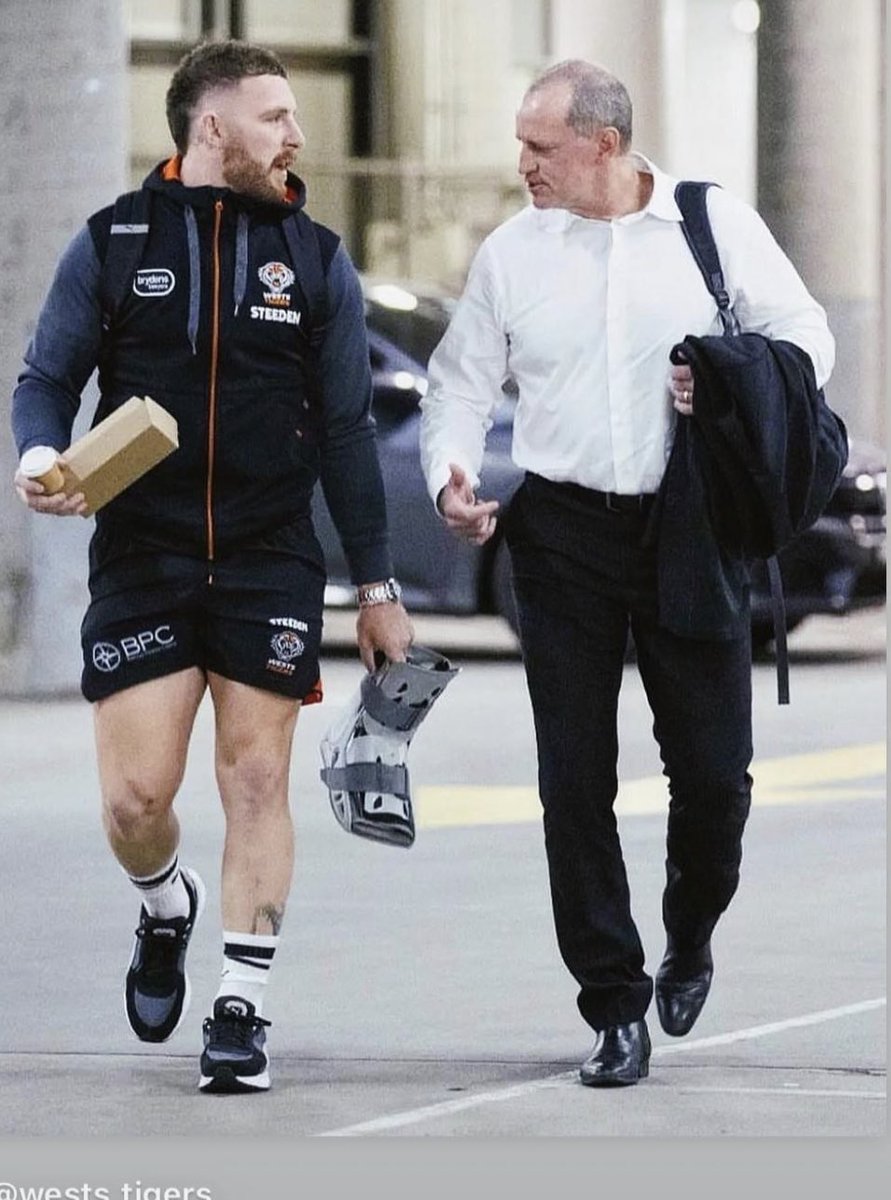 Casshamilton4's tweet photo. Love this connection and relationship, and hail my mate Scotty for bringing Jacko over #WestsTigers @JackoHastings #MadgeMaguire https://t.co/JDHNi4uUnB