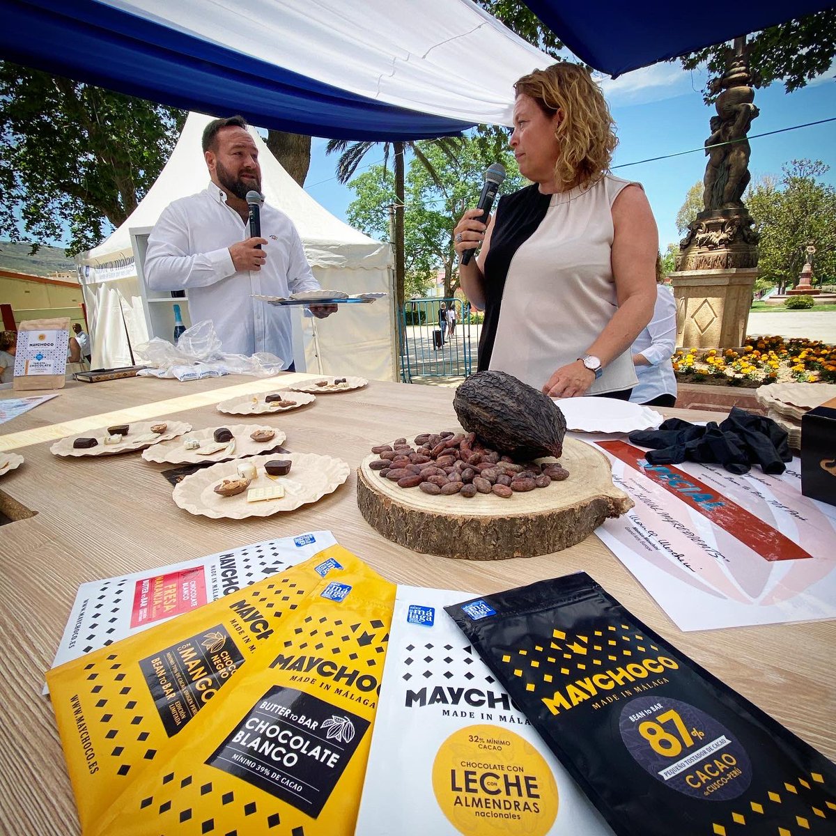 SaboraMalaga's tweet image. Cata de chocolates, vino (Apiane de SCAA Virgen de la Oliva), ¡y queso de Argudo! Con @Maychoco_ en #Antequera 💙