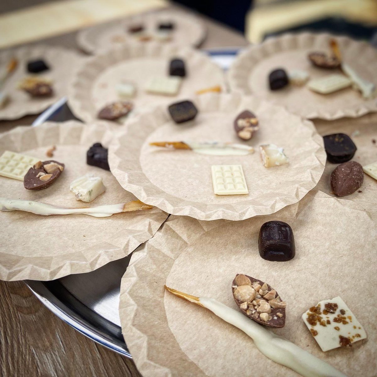 SaboraMalaga's tweet image. Cata de chocolates, vino (Apiane de SCAA Virgen de la Oliva), ¡y queso de Argudo! Con @Maychoco_ en #Antequera 💙