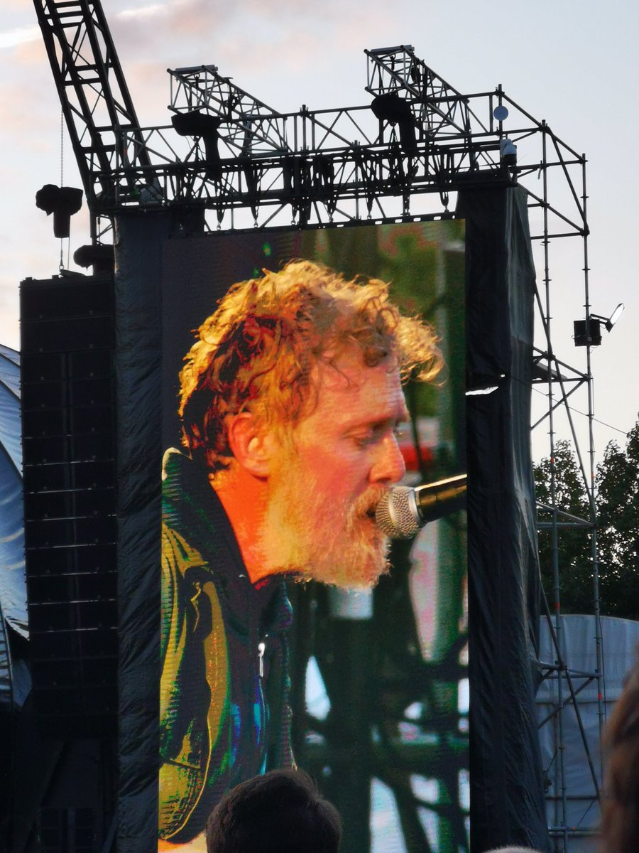 ConMurphyMusic's tweet photo. The greatest of artists presneting their canvas, inviting the 'Framily'to be the colours. @TheFrames and @Glen_Hansard have been and always will be a masterstroke in the realm of songwriting, performance and truth. What a privilege to see them again. #theframes #TheFrames32 https://t.co/5cSpps5Wj5