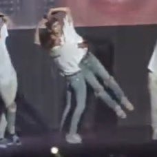 น้องผอมแต่ยกแจฮยอนฮยองได้ด้วยนะ ลูกแม่เก่งมาก แฮชาติ (หลานท่านชัชชาติ)