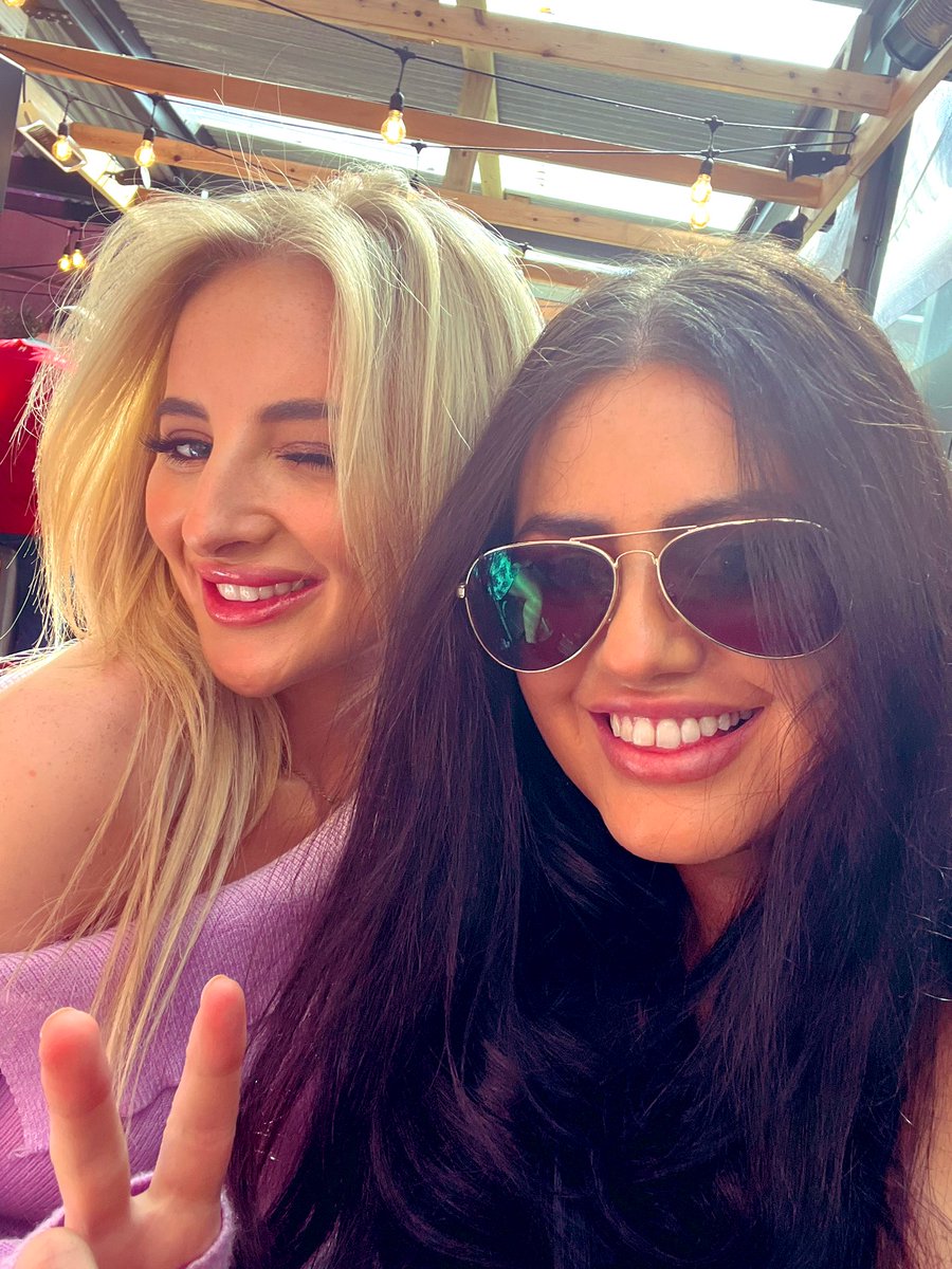 Chloe_Holbrook's tweet photo. Had a boss day yday even tho paying for it now https://t.co/uwyqGWZ84G