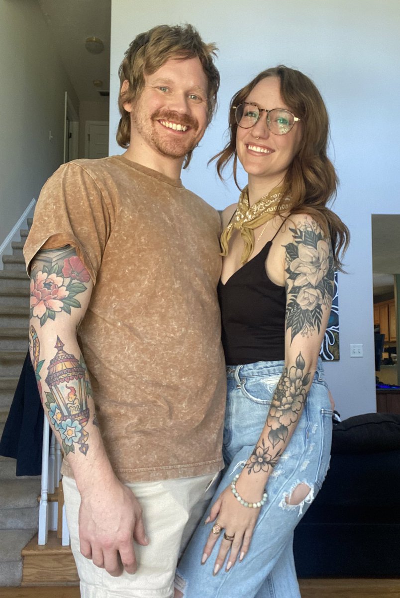 maggiehumble's tweet photo. First day as a full time artist and I wouldn’t have anyone else haggle my art ✨ https://t.co/lvaJRpk6Wv