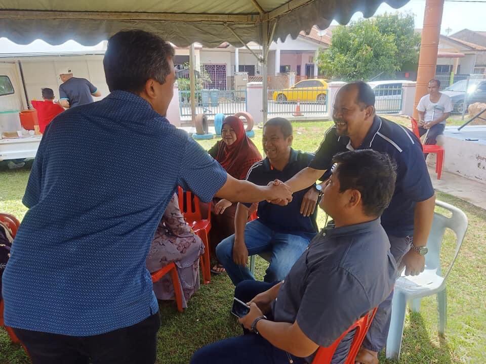 AzrilSarit's tweet photo. Hari ini menghadiri Majlis Jamuan Hari Raya Aidilfitri Krt Taman Tualang Indah di Pekarangan Bangunan Tabika Perpaduan Taman Tualang Indah.

Turut hadir AJK UMNO Bahagian Temerloh Encik Rozlan Abd Manaf, Naib Ketua Wanita UMNO Temerloh Puan Rosyatina Wahab. https://t.co/U92zxKxpoM