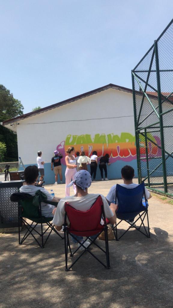 Dün hayallerimden birini daha gerçekleştirme fırsatı buldum. <a href="/ituhiphop/">İTÜ Hip Hop</a> <a href="/maslakrotaract/">Maslak Rotaract Kulübü</a> ve Bebek Rotary iş birliği ile Beykoz'da bir anaokuluna graffiti yaptık. 🎨 🔥✊🏻