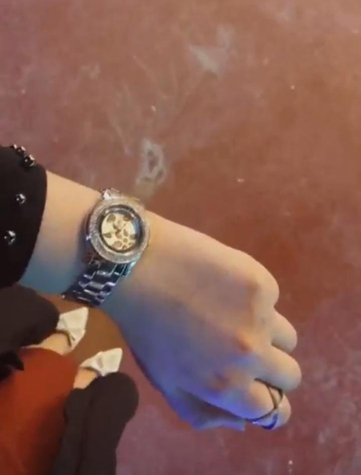 إن سألت عني مئة شخص ، ستجد أمامك مئة رأي ، انا لا اطرح شخصيتي مع الناس ، انا اجاري عقولهم 💖