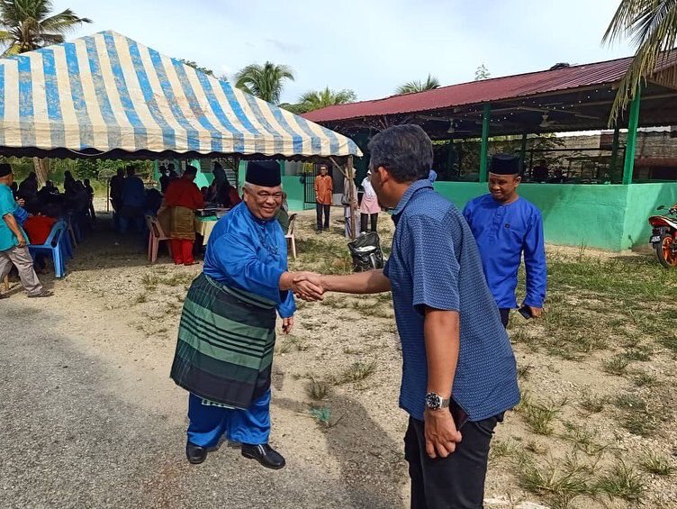 AzrilSarit's tweet photo. Sekitar Jamuan Hari Raya Aidilfitri di Taman Mentakab Indah, Mentakab.

Alhamdulillah, dapat kesempatan jumpa dan menyantuni masyarakat sekitar taman ini. https://t.co/IdkY2bH4Lz