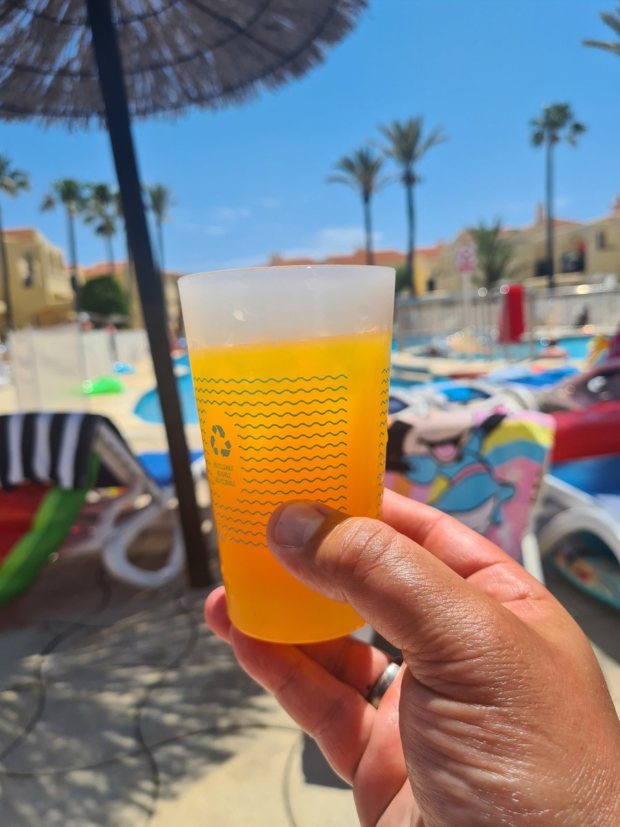 gazwilla's tweet photo. Hard work this sun like #cocktails ime #ooooaye https://t.co/QiI8uZnNKd