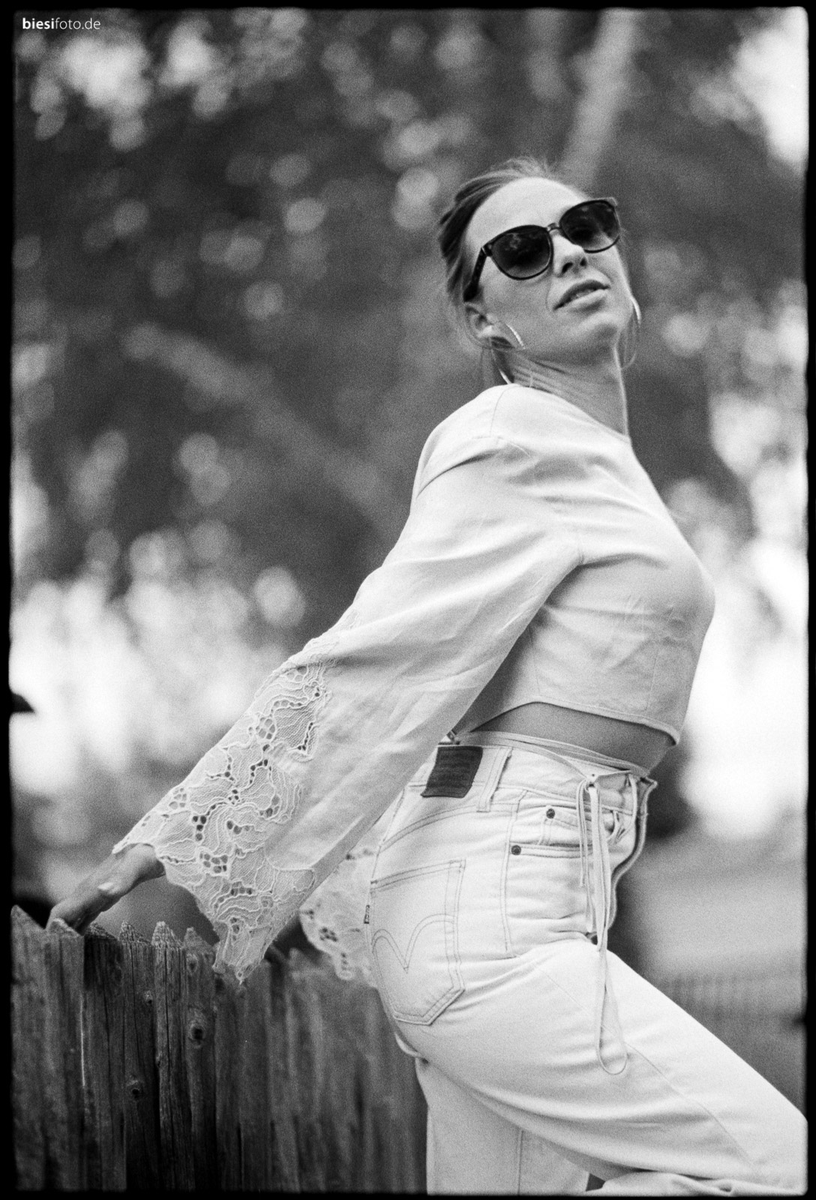 biesifoto's tweet photo. Nach fast 3 Jahren habe ich am Mittwoch nochmal mit der lieben Nadine geshootet, und bin ganz begeistert - dankeschön! :-)
Analog | Kleinbildkamera | Kodak Tri-X 400 Film, entwickelt in Kodak HC-110(H). #filmphotography #filmisnotdead #photographer #germanphotographer https://t.co/EWtw9d1lxg