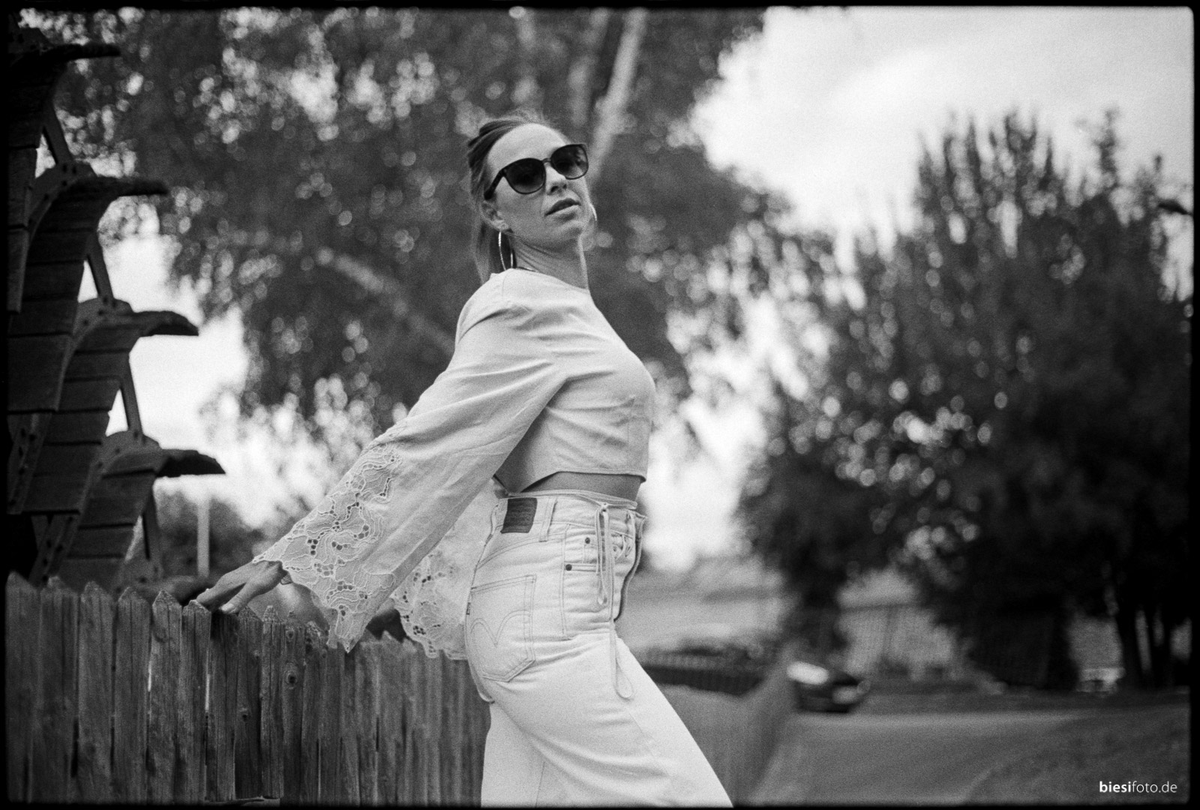 biesifoto's tweet photo. Nach fast 3 Jahren habe ich am Mittwoch nochmal mit der lieben Nadine geshootet, und bin ganz begeistert - dankeschön! :-)
Analog | Kleinbildkamera | Kodak Tri-X 400 Film, entwickelt in Kodak HC-110(H). #filmphotography #filmisnotdead #photographer #germanphotographer https://t.co/EWtw9d1lxg