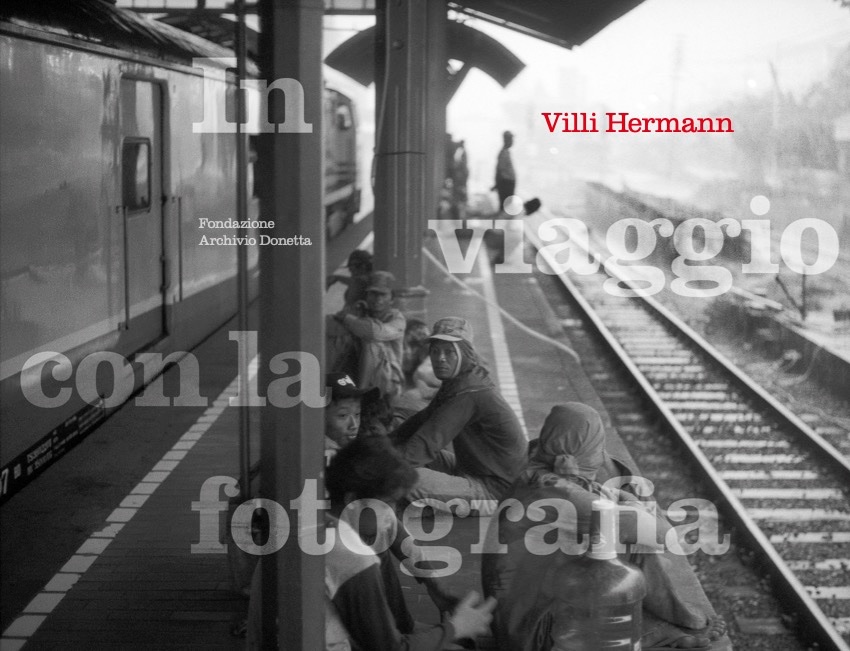 imagofilmlugano's tweet photo. Ultimo giorno per visitare la mostra fotografica «Villi Hermann: in viaggio con la fotografia» alla Casa Rotonda di Casserio, sede dell’Archivio Donetta in Valle di Blenio.

https://t.co/B1Bvy3Yydw https://t.co/i6wyDWmN3e