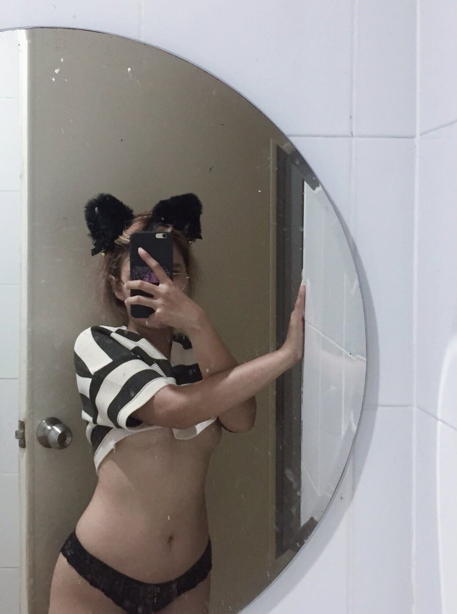 NamKang2001's tweet photo. ถ้าใส่หูแมวออกไปข้างนอกจะทักเรามั้ย;-;
#fwb #โคกสำโรง #ลพบุรี https://t.co/ppa13qqFUy
