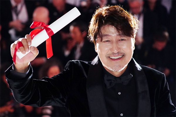 Flitto_Inc's tweet photo. [K-film] 'Parasite' actor Song Kang-ho creates history at the Cannes Film Festival! He wins Best Actor Award for his role in 'Broker'.📽️🏆 Check out what he said and Flitto it to your language!🌏
https://t.co/in1tO8s0L3
#SongKangHo #Cannes2022 #Flitto #translation #25languages https://t.co/2anR5uLJNQ