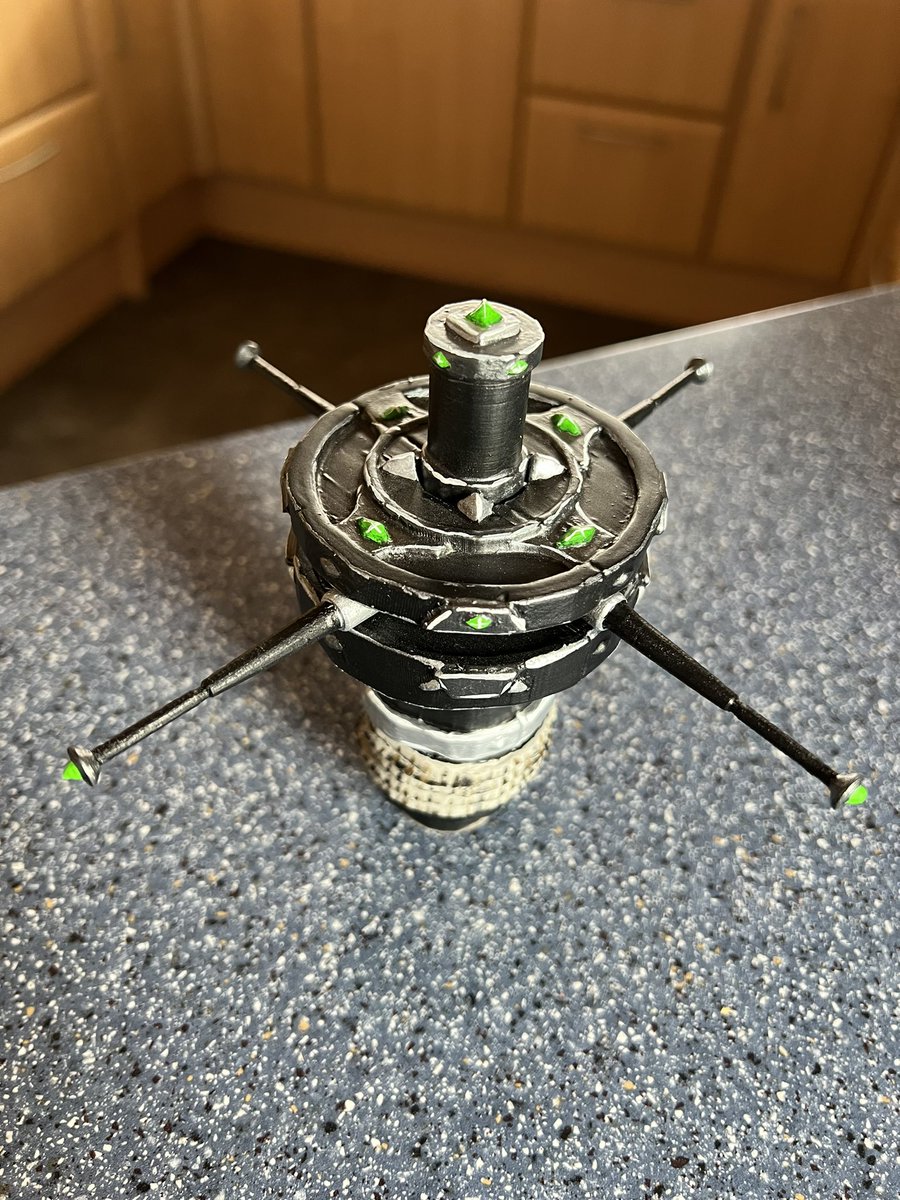 Thank you <a href="/ChloeSauras/">ChloeSaurasCrafts</a> for this awesome Obsidian Capstan!
And if you want one for yourself: it‘s only available through giveaways on her channel twitch.tv/chloesaurascra…. In case you didn‘t know: She is also the crafter of those wonderful ChestOfLegends you could win at <a href="/beyondnrg/">Beyond NRG</a>