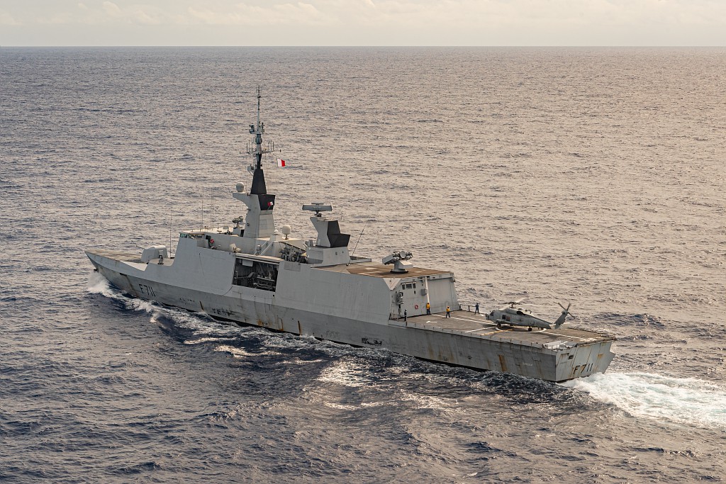 EtatMajorFR's tweet image. #Agénor | #LeSaviezVous ? La FLF Surcouf et un ATL2 sont engagés dans l’opération @EMASOH_AGENOR.

#Ensemble, ils entretiennent l’appréciation autonome de situation dans la zone du Golfe et du détroit d’Ormuz et contribuent à restaurer la confiance et la sécurité dans la région.