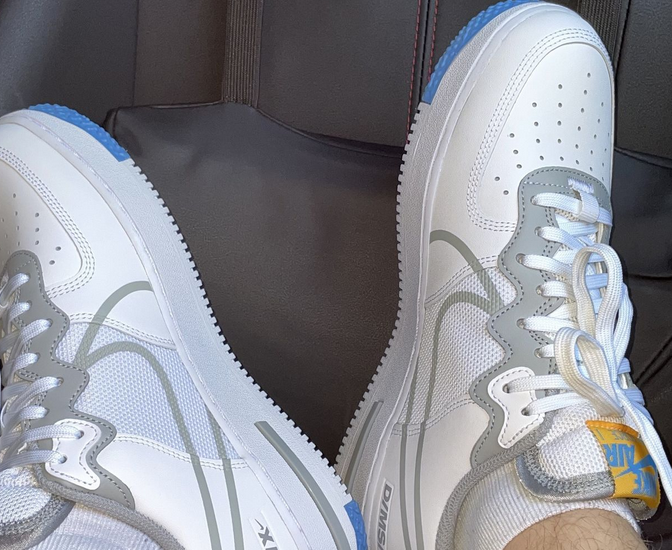 lucas_snkrs_19's tweet photo. #sneakers #smellysneakers #stinkysneakers #teenboysneakers #airforce1react https://t.co/8r7wbdBFQw