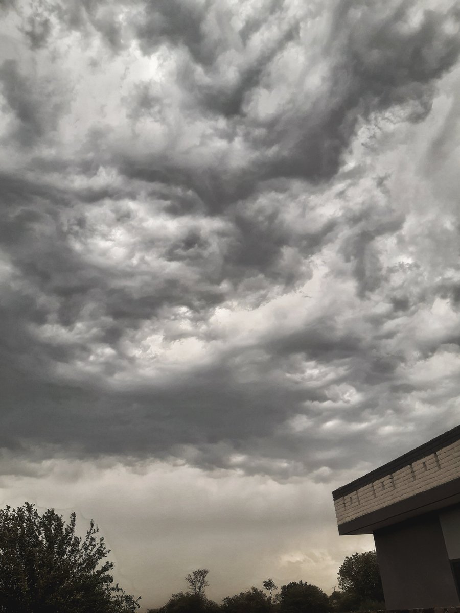 _anassaeed's tweet photo. the weather I crave for. https://t.co/qIVTzP25kB