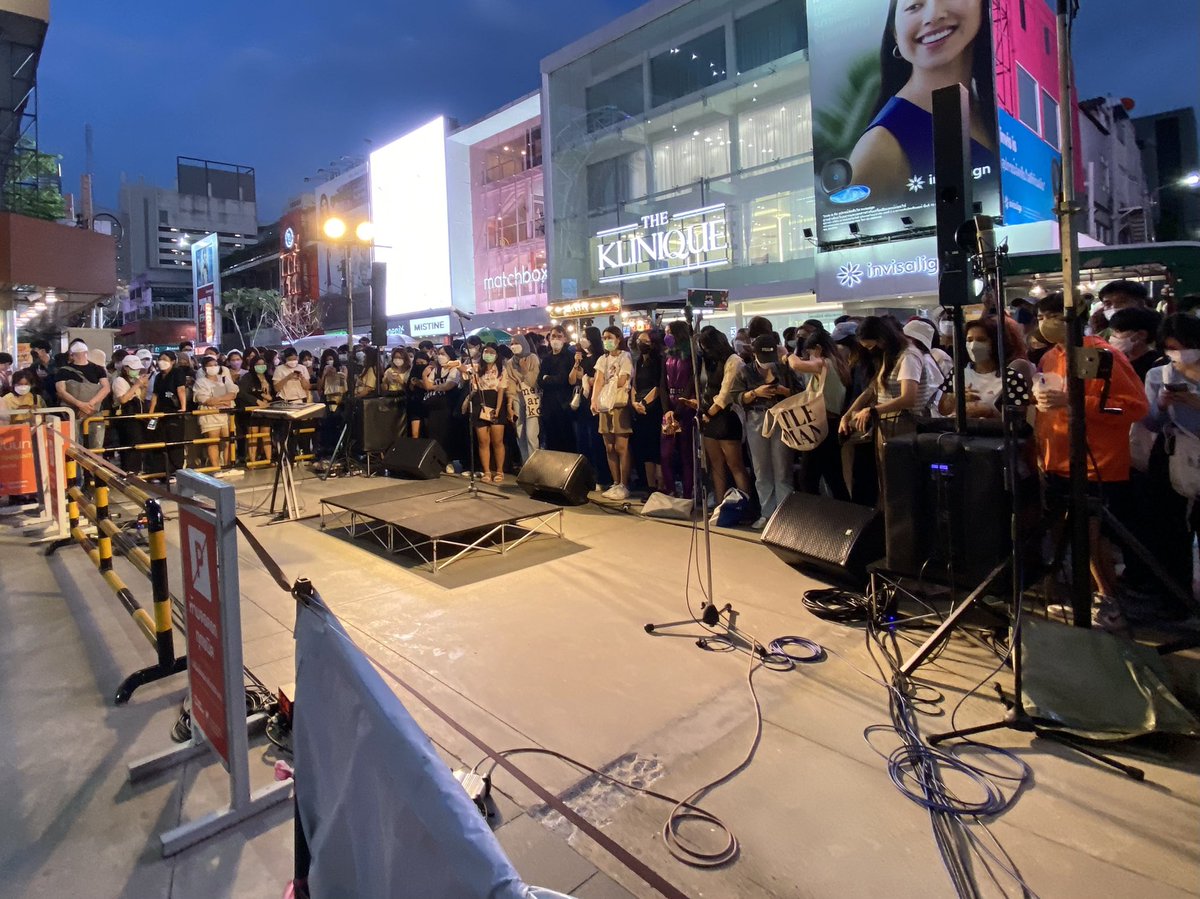 วันนี้ 19.30 น. เรามาเจอกันที่เดิมนะครับ
📍โซน Siam Performance ซอย 7
จุดเล่นอยู่บริเวณ สยามแสควร์ซอย 3

พร้อมสนุกไปกับพี่ไอซ์รึยังค้าบบ 🙈😻

-
#IceParisSpecialStage
#WalkingStreetSiamsquare 
#IcePariss
#NadaoMusic