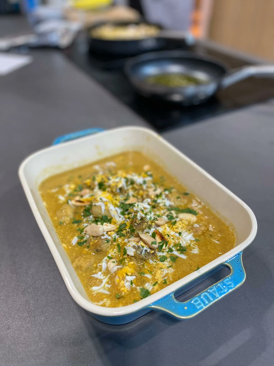 cookpadrecetas's tweet photo. Y estamos llegando al final de esta semana en #CookingLab @simaexpo con #cocinacasera tradicional! Uge nos prepara su pollo en pepitoria que servirá en una Cocotte Staub de Zwilling ideal para usar en el horno de @teka_ESP
#Receta https://t.co/PQGcSWKWOL https://t.co/MA7jqVr4P4