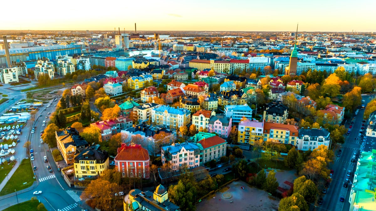 williamdoylenyc's tweet photo. I LOVE YOU, HELSINKI. I just lost my wallet and someone returned it in 1 hour. My child spent a recent afternoon happily whittling sticks in a public park, and biking around solo. Nature everywhere. Astonishing place. @pasi_sahlberg @pvesterbacka @discoverhelsink @alexstubb https://t.co/o2K07uhd4H