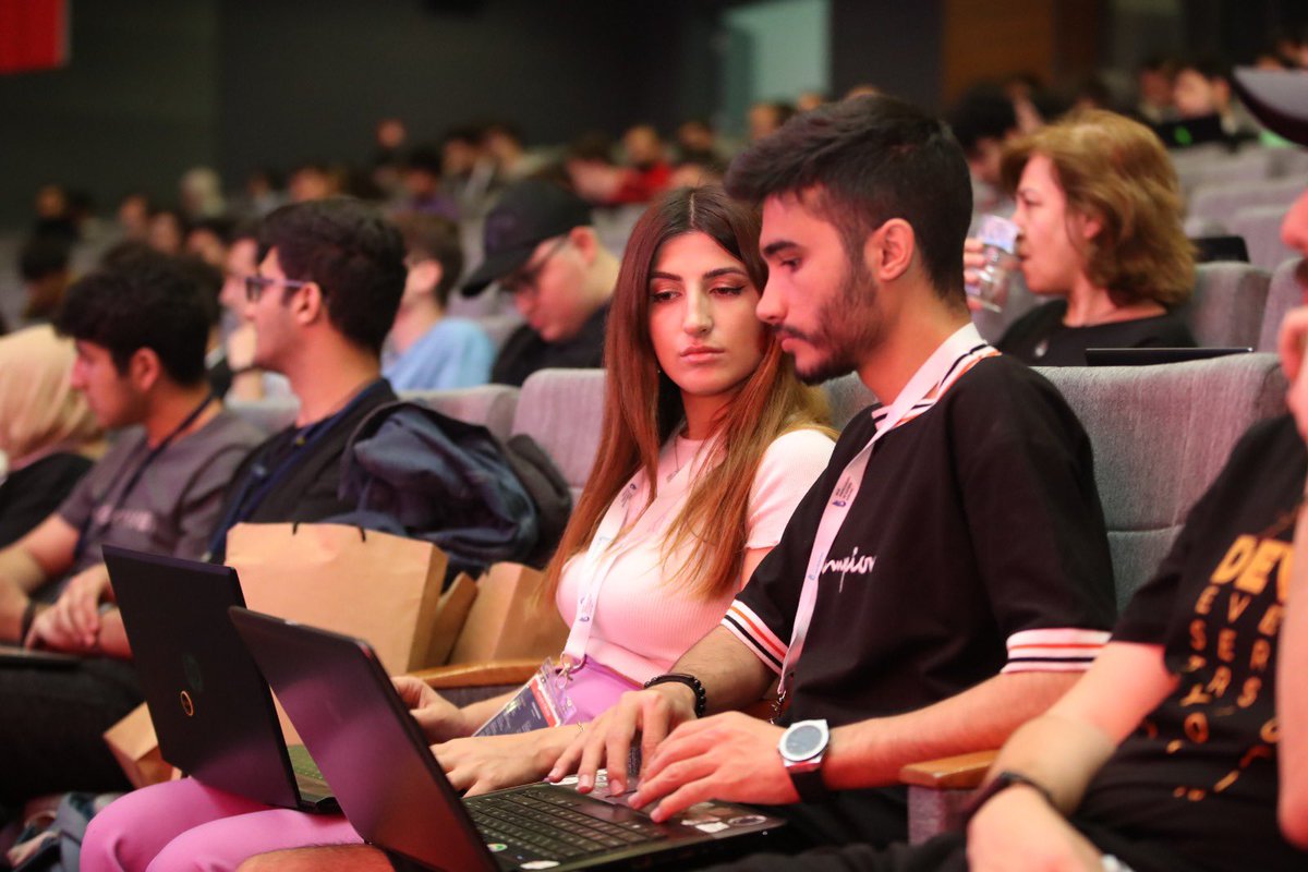 Etkinliğe katılan tüm gençlerimize, etkinliğin düzenlenmesini sağlayan <a href="/BTKbasin/">BTK</a> ve <a href="/BTKAkademi/">BTK Akademi</a>'ye, ayrıca etkinlikte gençlerimizi bir an yanlız bırakmayan eğitmenlerimize teşekkür ediyorum.

<a href="/hacktrickconf/">Hacktrick</a>'ın tekrarını sabırsızlıkla bekliyorum.