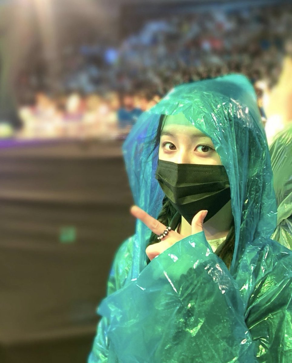 jihusource's tweet photo. just jihu enjoying her first university festival ever who else cried https://t.co/HphnhqxBs0