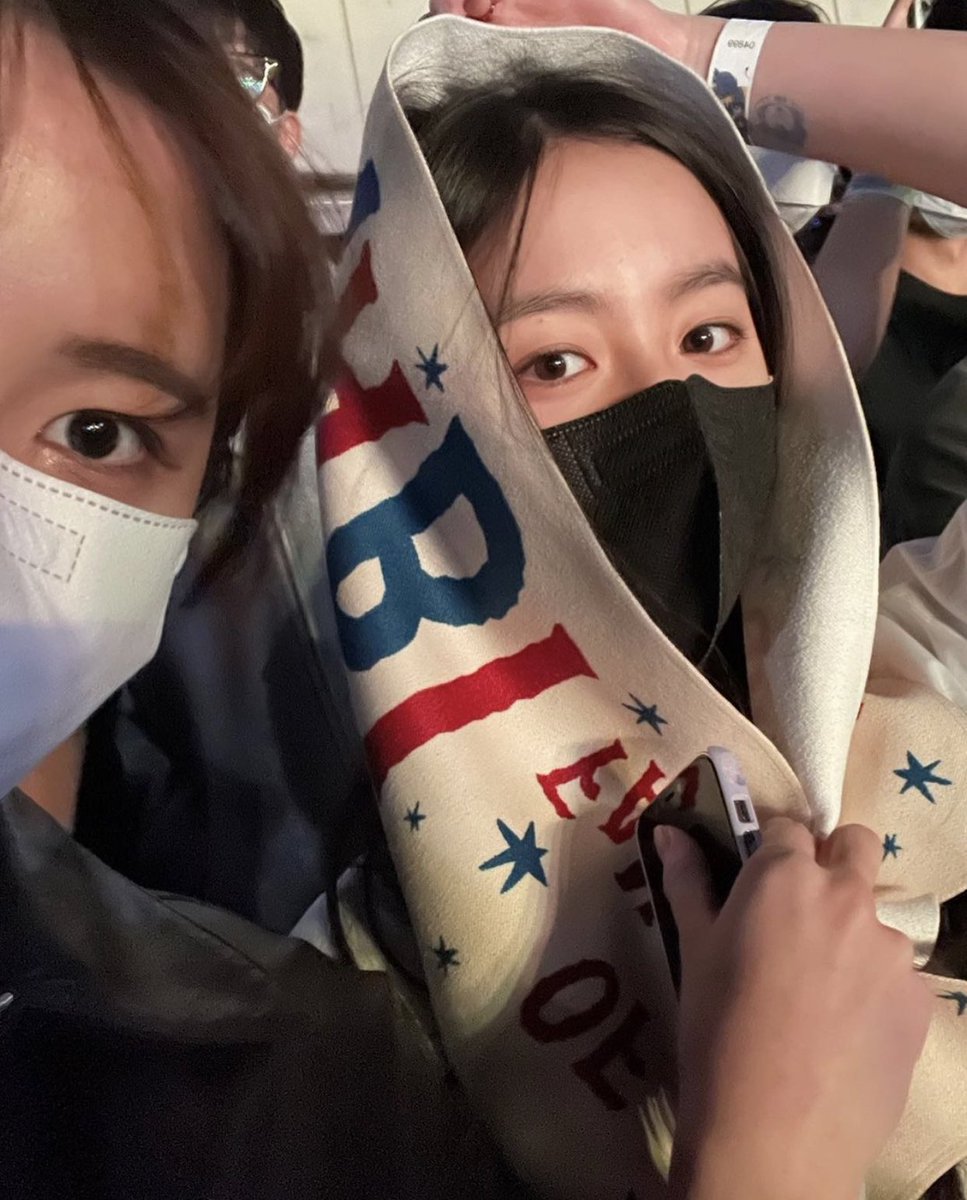 jihusource's tweet photo. just jihu enjoying her first university festival ever who else cried https://t.co/HphnhqxBs0