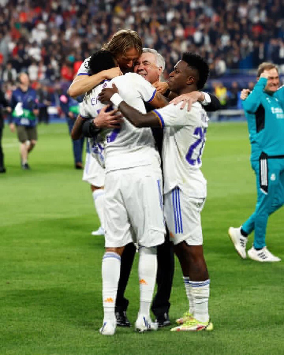 Viimtoisse's tweet photo. @realmadrid congratulations to my teammates @realmadrid #14 #HalaMadrid https://t.co/l6Ac0bLPW3