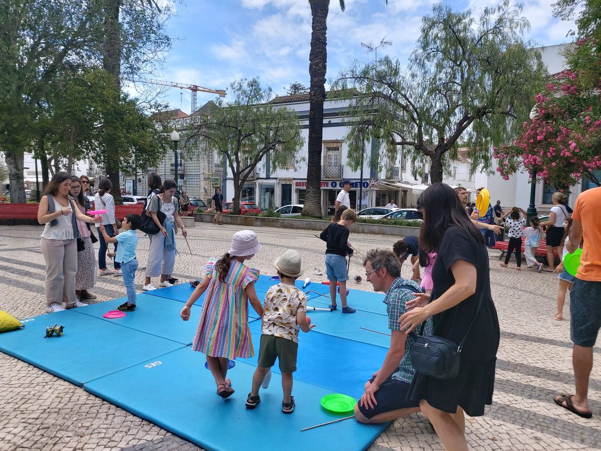 EventorsLab's tweet photo. Workshop "multidisciplinar circus" pela companhia D'Click, no âmbito do Central Artes- Programação Cultural em Rede
#centralartes
@Tavira1520 
@EventorsLab https://t.co/mv2JdbkmtB